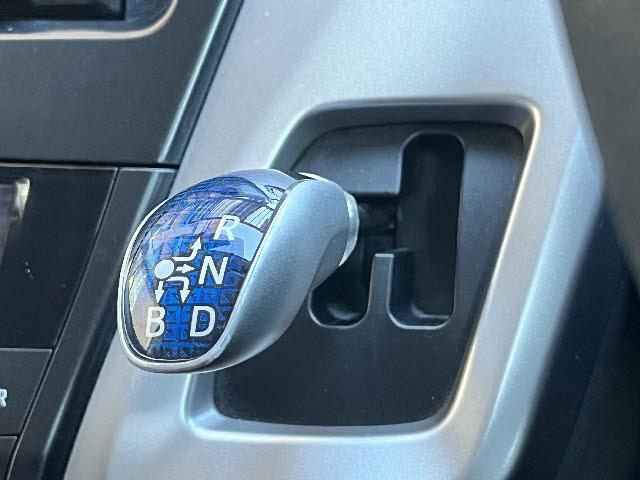 プリウスアルファ Ｓ　社外ナビ＿バックカメラ＿前後ドライブレコーダー＿フルセグＴＶ＿ＥＴＣ＿Ｂｌｕｅｔｏｏｔｈ音楽＿ＨＩＤヘッドライト＿純正１６インチアルミ＿スマートキー＿プッシュスタート＿禁煙車（16枚目）