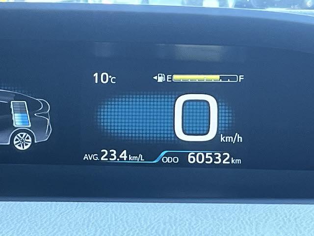 プリウス Ａツーリングセレクション　モデリスタフルエアロ＿純正９インチナビ＿レザーシート＿前席シートヒーター＿ＬＥＤヘッドライト＆フォグライト＿純正アルミ＿フルセグＴＶ＿バックカメラ＿クルーズコントロール＿Ｂｌｕｅｔｏｏｔｈ音楽　＿禁煙（4枚目）