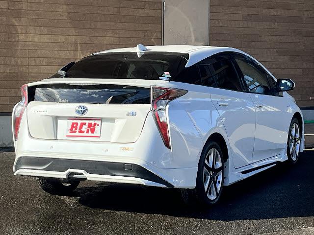 プリウス Ａツーリングセレクション　モデリスタフルエアロ＿純正９インチナビ＿レザーシート＿前席シートヒーター＿ＬＥＤヘッドライト＆フォグライト＿純正アルミ＿フルセグＴＶ＿バックカメラ＿クルーズコントロール＿Ｂｌｕｅｔｏｏｔｈ音楽　＿禁煙（5枚目）