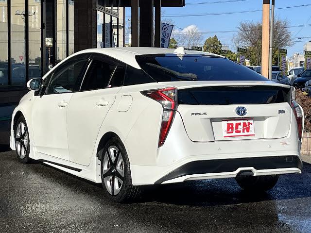 プリウス Ａツーリングセレクション　モデリスタフルエアロ＿純正９インチナビ＿レザーシート＿前席シートヒーター＿ＬＥＤヘッドライト＆フォグライト＿純正アルミ＿フルセグＴＶ＿バックカメラ＿クルーズコントロール＿Ｂｌｕｅｔｏｏｔｈ音楽　＿禁煙（6枚目）