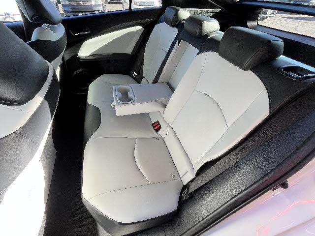 プリウス Ａツーリングセレクション　モデリスタフルエアロ＿純正９インチナビ＿レザーシート＿前席シートヒーター＿ＬＥＤヘッドライト＆フォグライト＿純正アルミ＿フルセグＴＶ＿バックカメラ＿クルーズコントロール＿Ｂｌｕｅｔｏｏｔｈ音楽　＿禁煙（13枚目）