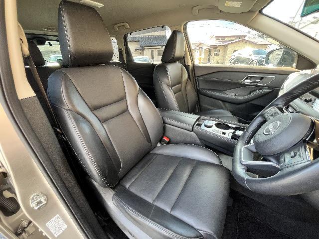 エクストレイル G e-4ORCE ワンオーナー_12.3型NissanConnect_プロパイロット_全方位カメラ_ハンズフリー電動リアゲート_前後席シートヒーター_ステアリングヒーター_BSM_ワイヤレス充電_ETC2.0_禁煙車(7枚目)