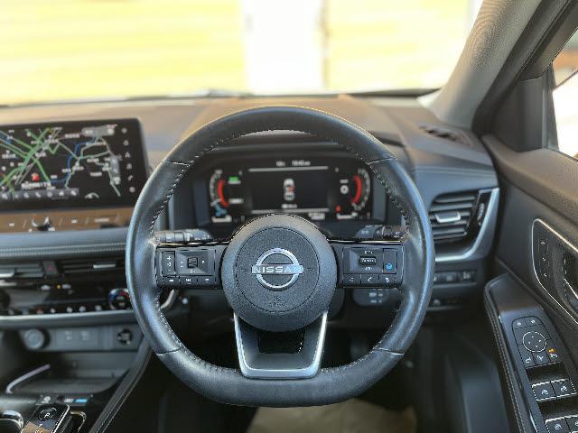 エクストレイル G e-4ORCE ワンオーナー_12.3型NissanConnect_プロパイロット_全方位カメラ_ハンズフリー電動リアゲート_前後席シートヒーター_ステアリングヒーター_BSM_ワイヤレス充電_ETC2.0_禁煙車(15枚目)