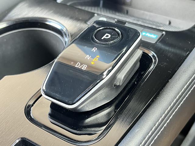 エクストレイル G e-4ORCE ワンオーナー_12.3型NissanConnect_プロパイロット_全方位カメラ_ハンズフリー電動リアゲート_前後席シートヒーター_ステアリングヒーター_BSM_ワイヤレス充電_ETC2.0_禁煙車(16枚目)