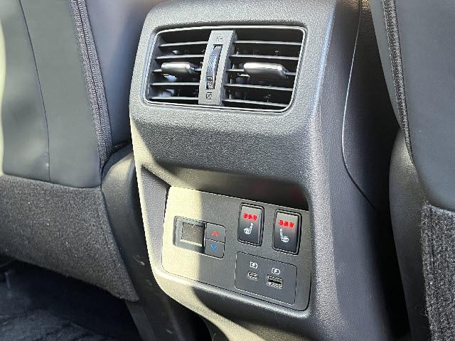 エクストレイル G e-4ORCE ワンオーナー_12.3型NissanConnect_プロパイロット_全方位カメラ_ハンズフリー電動リアゲート_前後席シートヒーター_ステアリングヒーター_BSM_ワイヤレス充電_ETC2.0_禁煙車(24枚目)