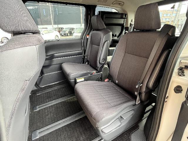 ノア Ｇ　ワンオーナー＿純正１０．５インチディスプレイオーディオ＿両側電動スライドドア＿ＨＤＭＩ対応＿Ｂカメラ＿ビルトインＥＴＣ２．０＿フルセグＴＶ＿ＬＥＤヘッドライト＿Ｗエアコン＿純正１６インチアルミ＿禁煙車（13枚目）