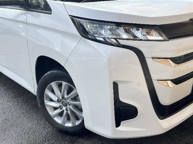 ノア Ｇ　ワンオーナー＿純正１０．５インチディスプレイオーディオ＿両側電動スライドドア＿ＨＤＭＩ対応＿Ｂカメラ＿ビルトインＥＴＣ２．０＿フルセグＴＶ＿ＬＥＤヘッドライト＿Ｗエアコン＿純正１６インチアルミ＿禁煙車（21枚目）