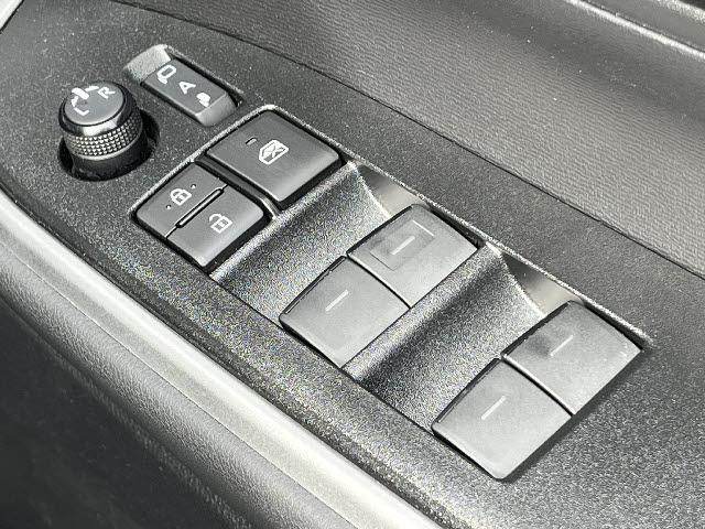 ノア Ｇ　ワンオーナー＿純正１０．５インチディスプレイオーディオ＿両側電動スライドドア＿ＨＤＭＩ対応＿Ｂカメラ＿ビルトインＥＴＣ２．０＿フルセグＴＶ＿ＬＥＤヘッドライト＿Ｗエアコン＿純正１６インチアルミ＿禁煙車（25枚目）