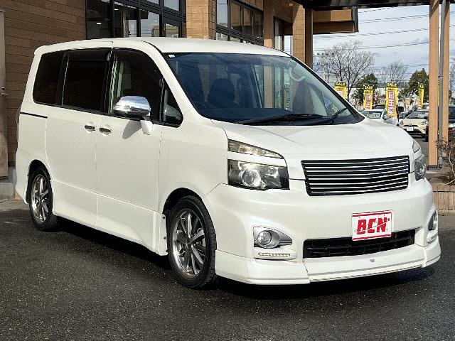 ヴォクシー ZS 煌 GS-Iエアロ_純正ナビ_9インチフリップダウンモニター_両側電動パワースライドドア_バックカメラ_フルセグTV_DVD再生_社外17インチアルミ_Bluetooth音楽_HIDヘッドライト_禁煙車(2枚目)