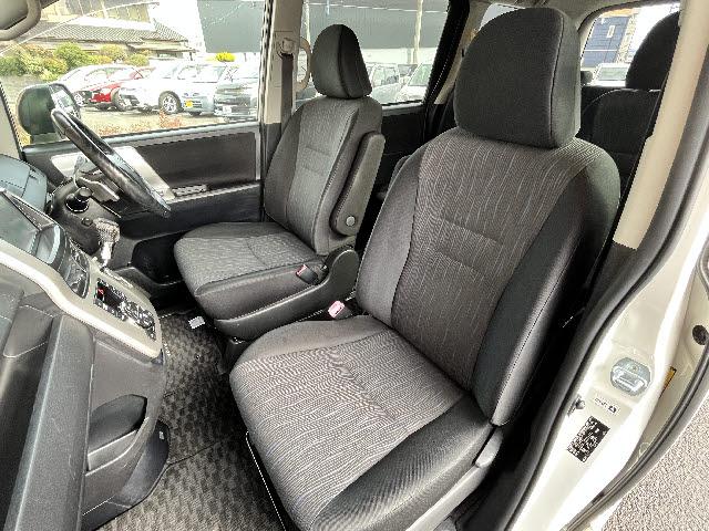 ヴォクシー ZS 煌 GS-Iエアロ_純正ナビ_9インチフリップダウンモニター_両側電動パワースライドドア_バックカメラ_フルセグTV_DVD再生_社外17インチアルミ_Bluetooth音楽_HIDヘッドライト_禁煙車(14枚目)