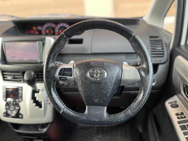 ヴォクシー ZS 煌 GS-Iエアロ_純正ナビ_9インチフリップダウンモニター_両側電動パワースライドドア_バックカメラ_フルセグTV_DVD再生_社外17インチアルミ_Bluetooth音楽_HIDヘッドライト_禁煙車(15枚目)