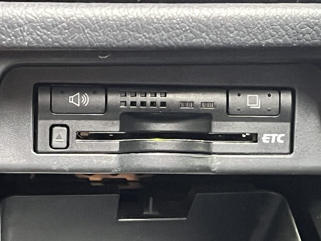 ヴォクシー ZS 煌 GS-Iエアロ_純正ナビ_9インチフリップダウンモニター_両側電動パワースライドドア_バックカメラ_フルセグTV_DVD再生_社外17インチアルミ_Bluetooth音楽_HIDヘッドライト_禁煙車(19枚目)