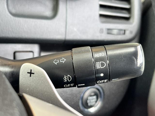 ヴォクシー ZS 煌 GS-Iエアロ_純正ナビ_9インチフリップダウンモニター_両側電動パワースライドドア_バックカメラ_フルセグTV_DVD再生_社外17インチアルミ_Bluetooth音楽_HIDヘッドライト_禁煙車(24枚目)