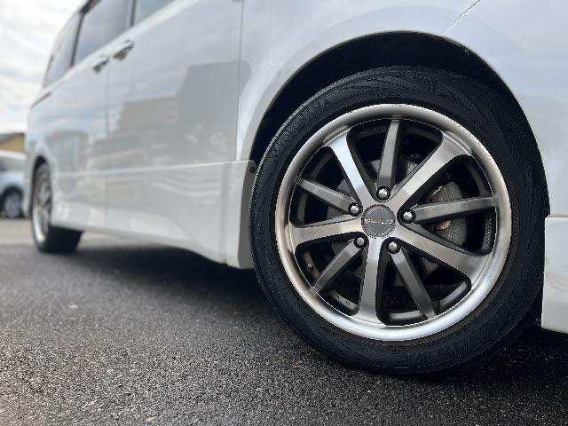 ヴォクシー ZS 煌 GS-Iエアロ_純正ナビ_9インチフリップダウンモニター_両側電動パワースライドドア_バックカメラ_フルセグTV_DVD再生_社外17インチアルミ_Bluetooth音楽_HIDヘッドライト_禁煙車(27枚目)