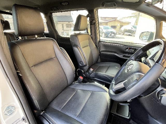 エスクァイア Ｇｉ　ブラックテーラード　純正ナビ＿両側電動パワースライドドア＿バックカメラ＿前席シートヒーター＿黒レザーシート＿トヨタセーフティセンス＿クルーズコントロール＿純正１５インチアルミ＿ビルトインＥＴＣ＿Ｗエアコン＿禁煙車（7枚目）