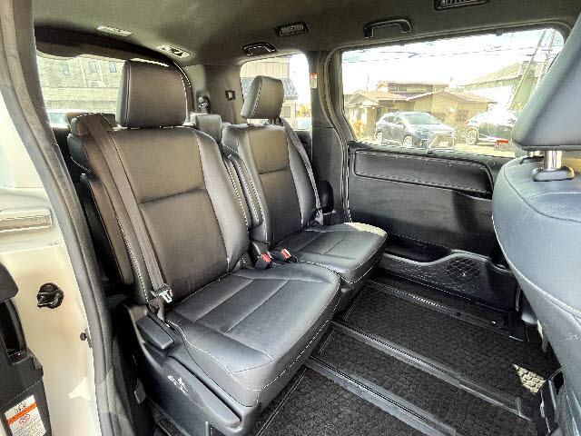 エスクァイア Ｇｉ　ブラックテーラード　純正ナビ＿両側電動パワースライドドア＿バックカメラ＿前席シートヒーター＿黒レザーシート＿トヨタセーフティセンス＿クルーズコントロール＿純正１５インチアルミ＿ビルトインＥＴＣ＿Ｗエアコン＿禁煙車（8枚目）