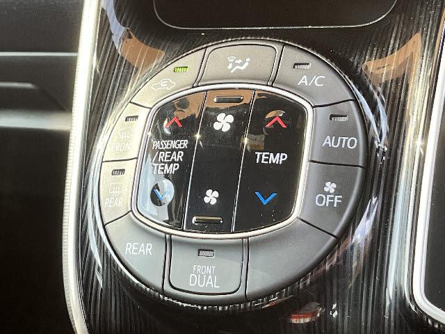 エスクァイア Ｇｉ　ブラックテーラード　純正ナビ＿両側電動パワースライドドア＿バックカメラ＿前席シートヒーター＿黒レザーシート＿トヨタセーフティセンス＿クルーズコントロール＿純正１５インチアルミ＿ビルトインＥＴＣ＿Ｗエアコン＿禁煙車（17枚目）