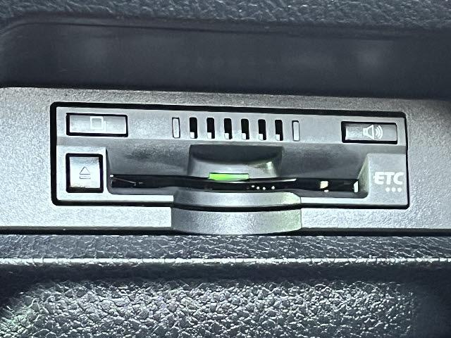 エスクァイア Ｇｉ　ブラックテーラード　純正ナビ＿両側電動パワースライドドア＿バックカメラ＿前席シートヒーター＿黒レザーシート＿トヨタセーフティセンス＿クルーズコントロール＿純正１５インチアルミ＿ビルトインＥＴＣ＿Ｗエアコン＿禁煙車（19枚目）