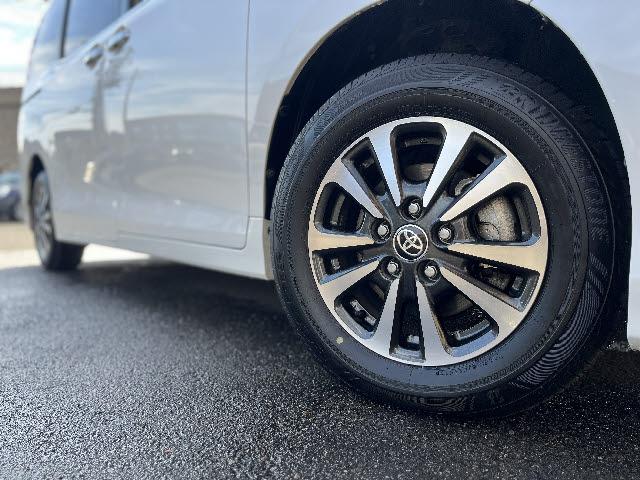 エスクァイア Ｇｉ　ブラックテーラード　純正ナビ＿両側電動パワースライドドア＿バックカメラ＿前席シートヒーター＿黒レザーシート＿トヨタセーフティセンス＿クルーズコントロール＿純正１５インチアルミ＿ビルトインＥＴＣ＿Ｗエアコン＿禁煙車（27枚目）