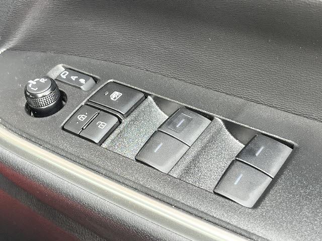 ノア Ｓ－Ｇ　純正８インチディスプレイオーディオ＿バックカメラ＿電動スライドドア＿ＬＥＤヘッドライト＿フォグライト＿フルセグＴＶ＿ＤＶＤ再生＿純正アルミ＿トヨタセーフティセンス＿レーダークルーズコントロール＿禁煙車（12枚目）