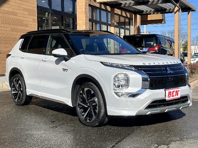 アウトランダーPHEV P 充電ケーブル付_純正9インチナビ_マイパイロット_全方位カメラ_前後席シートヒーター_黒レザーシート_ETC2.0_ステアリングヒーター_パワーシート_電動リアゲート_ワイヤレス充電_純正AW_禁煙車(2枚目)