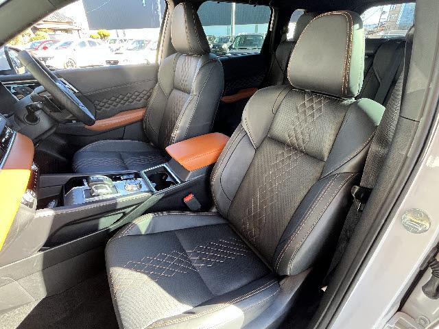 アウトランダーPHEV P 充電ケーブル付_純正9インチナビ_マイパイロット_全方位カメラ_前後席シートヒーター_黒レザーシート_ETC2.0_ステアリングヒーター_パワーシート_電動リアゲート_ワイヤレス充電_純正AW_禁煙車(14枚目)