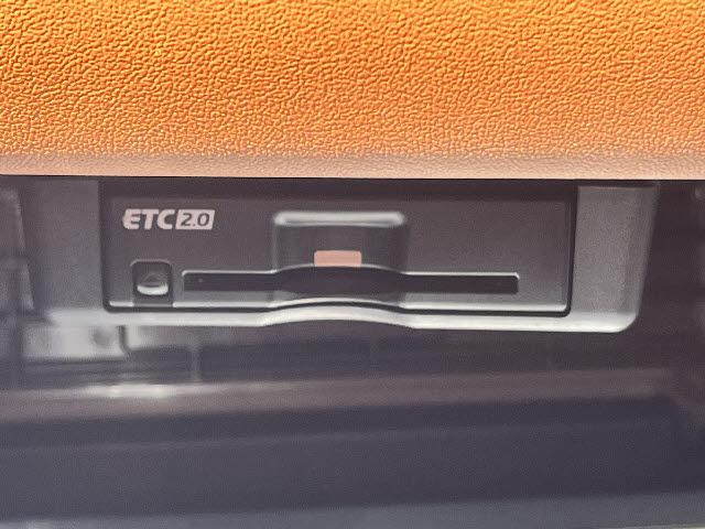 アウトランダーPHEV P 充電ケーブル付_純正9インチナビ_マイパイロット_全方位カメラ_前後席シートヒーター_黒レザーシート_ETC2.0_ステアリングヒーター_パワーシート_電動リアゲート_ワイヤレス充電_純正AW_禁煙車(19枚目)