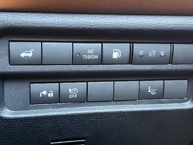 アウトランダーPHEV P 充電ケーブル付_純正9インチナビ_マイパイロット_全方位カメラ_前後席シートヒーター_黒レザーシート_ETC2.0_ステアリングヒーター_パワーシート_電動リアゲート_ワイヤレス充電_純正AW_禁煙車(21枚目)