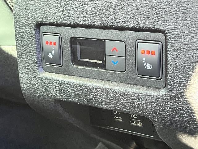 アウトランダーPHEV P 充電ケーブル付_純正9インチナビ_マイパイロット_全方位カメラ_前後席シートヒーター_黒レザーシート_ETC2.0_ステアリングヒーター_パワーシート_電動リアゲート_ワイヤレス充電_純正AW_禁煙車(23枚目)