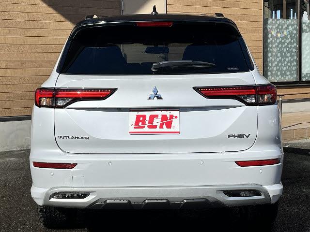 アウトランダーPHEV P 充電ケーブル付_純正9インチナビ_マイパイロット_全方位カメラ_前後席シートヒーター_黒レザーシート_ETC2.0_ステアリングヒーター_パワーシート_電動リアゲート_ワイヤレス充電_純正AW_禁煙車(24枚目)