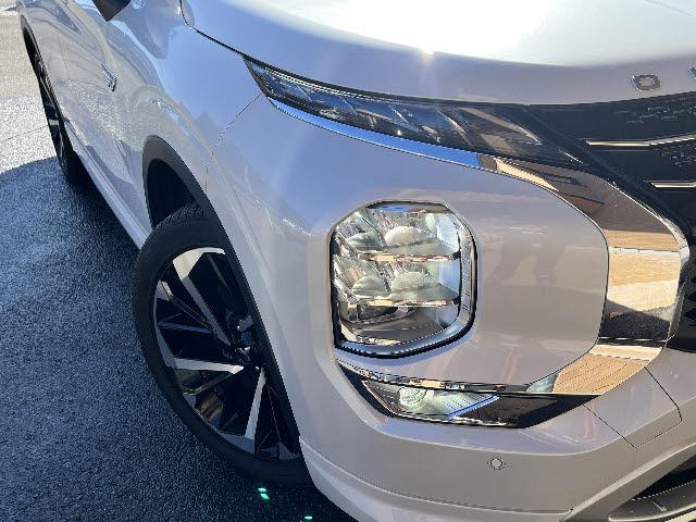 アウトランダーPHEV P 充電ケーブル付_純正9インチナビ_マイパイロット_全方位カメラ_前後席シートヒーター_黒レザーシート_ETC2.0_ステアリングヒーター_パワーシート_電動リアゲート_ワイヤレス充電_純正AW_禁煙車(25枚目)