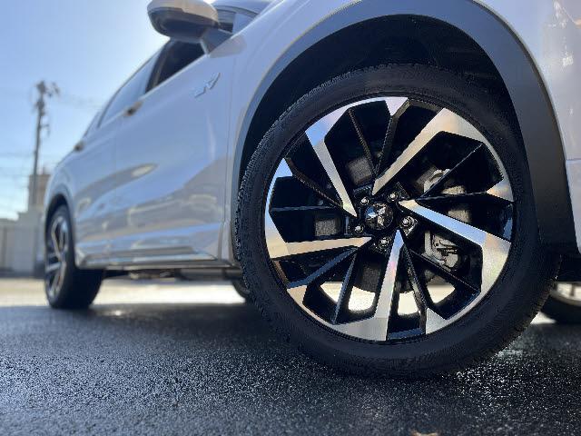 アウトランダーPHEV P 充電ケーブル付_純正9インチナビ_マイパイロット_全方位カメラ_前後席シートヒーター_黒レザーシート_ETC2.0_ステアリングヒーター_パワーシート_電動リアゲート_ワイヤレス充電_純正AW_禁煙車(27枚目)