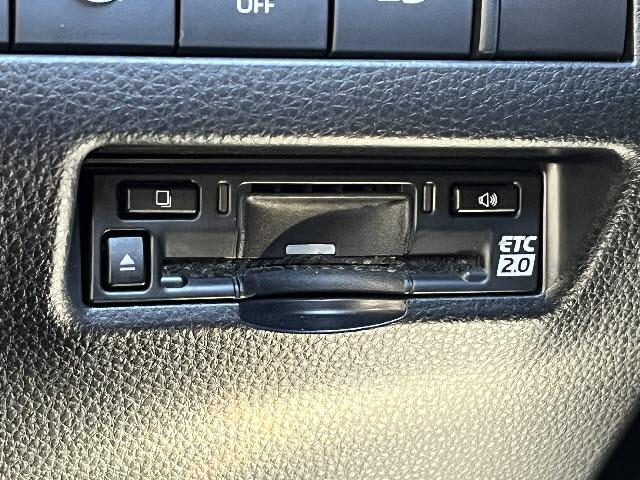 ハリアーハイブリッド Z レザーパッケージ ワンオーナー_調光パノラマルーフ_純正12.3型ディスプレイオーディオ_JBLサウンド_パノラミックビュー_ハンズフリー電動リアゲート_ワイヤレス充電_トヨタセーフティセンス_純正19アルミ_禁煙車(19枚目)