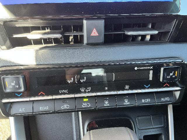 ヴォクシー S-G 純正10.5型ディスプレイオーディオ_トヨタセーフティセンス_両側電動スライドドア_Bカメラ_前席シートヒーター_フルセグTV_HDMI対応_ETC_LEDヘッドライト_Bluetooth音楽_禁煙車(15枚目)