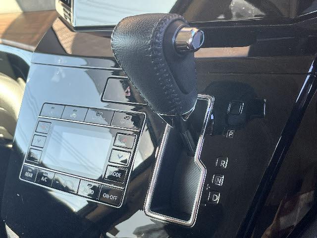 エルグランド 250ハイウェイスターS 社外ナビ_両側電動スライド_Bカメラ_インテリジェントクルーズコントロール_パートタイム4WD_LEDヘッドライト_Bluetooth音楽_Wエアコン_衝突軽減ブレーキ_純正18インチAW_禁煙(16枚目)