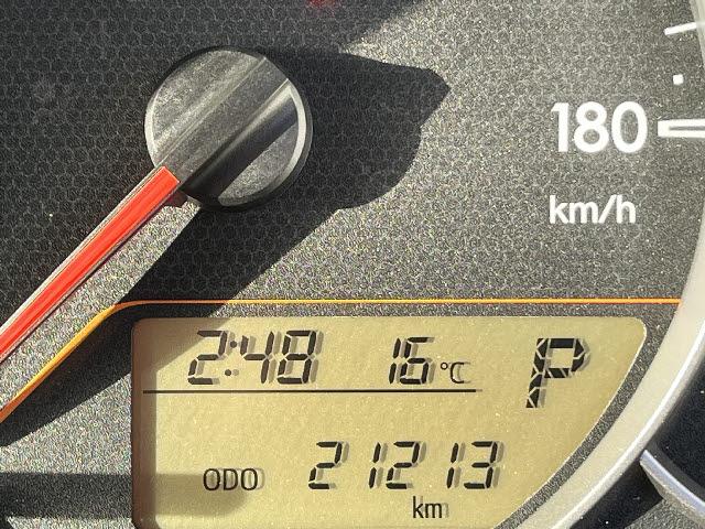 ラクティス Ｇ　純正ナビ　バックカメラ　クルーズコントロール　Ｂｌｕｅｔｏｏｔｈ音楽　ＨＩＤヘッドライト　地デジ　スペアキー有　禁煙車（4枚目）