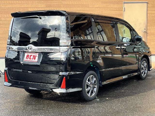 ヴォクシー ＺＳ　煌ＩＩＩ　純正９インチナビ＆１２．１インチフリップダウンモニター＿両側電動スライドドア＿クルーズコントロール＿Ｂカメラ＿フルセグＴＶ＿ＬＥＤヘッドライト＿Ｗエアコン＿プリクラッシュセーフティ＿純正アルミ＿禁煙車（5枚目）