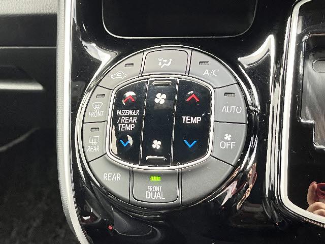 ヴォクシー ＺＳ　煌ＩＩＩ　純正９インチナビ＆１２．１インチフリップダウンモニター＿両側電動スライドドア＿クルーズコントロール＿Ｂカメラ＿フルセグＴＶ＿ＬＥＤヘッドライト＿Ｗエアコン＿プリクラッシュセーフティ＿純正アルミ＿禁煙車（17枚目）