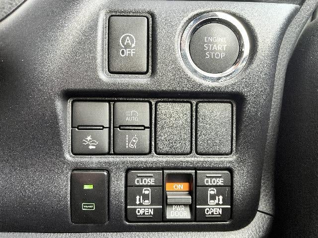 ヴォクシー ＺＳ　煌ＩＩＩ　純正９インチナビ＆１２．１インチフリップダウンモニター＿両側電動スライドドア＿クルーズコントロール＿Ｂカメラ＿フルセグＴＶ＿ＬＥＤヘッドライト＿Ｗエアコン＿プリクラッシュセーフティ＿純正アルミ＿禁煙車（21枚目）