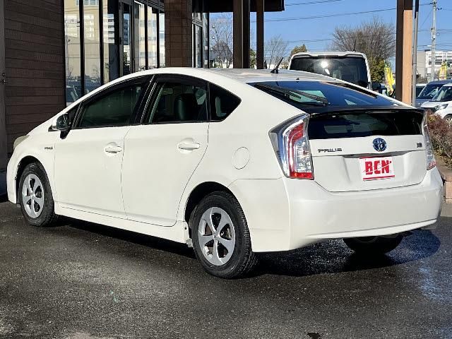 プリウス Ｇ　後期型＿純正８型ナビ＿バックカメラ＿フルセグＴＶ＿ハーフレザーシート＿パワーシート＿Ｂｌｕｅｔｏｏｔｈ音楽＿ＨＩＤヘッドライト＿フォグライト＿クルーズコントロール＿ビルトインＥＴＣ＿純正アルミ＿禁煙車（6枚目）