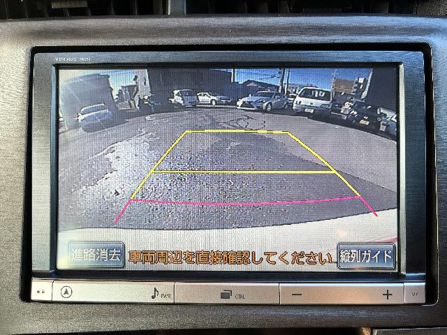 プリウス Ｇ　後期型＿純正８型ナビ＿バックカメラ＿フルセグＴＶ＿ハーフレザーシート＿パワーシート＿Ｂｌｕｅｔｏｏｔｈ音楽＿ＨＩＤヘッドライト＿フォグライト＿クルーズコントロール＿ビルトインＥＴＣ＿純正アルミ＿禁煙車（10枚目）