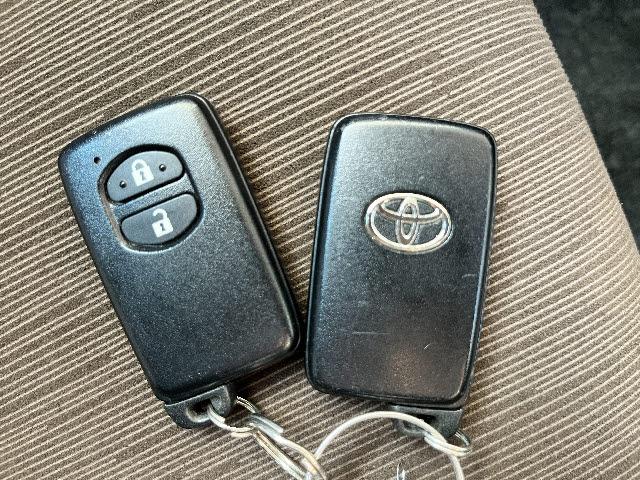 プリウス Ｇ　後期型＿純正８型ナビ＿バックカメラ＿フルセグＴＶ＿ハーフレザーシート＿パワーシート＿Ｂｌｕｅｔｏｏｔｈ音楽＿ＨＩＤヘッドライト＿フォグライト＿クルーズコントロール＿ビルトインＥＴＣ＿純正アルミ＿禁煙車（26枚目）