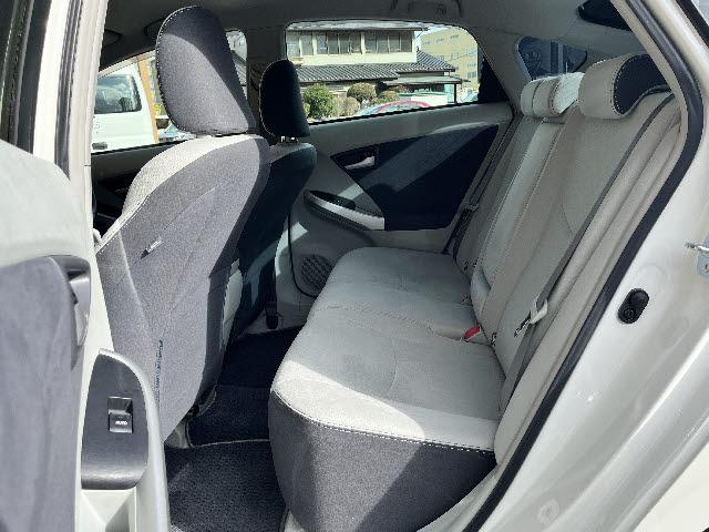 プリウス Ｓ　ＬＥＤエディション　純正ナビ＿バックカメラ＿フルセグＴＶ＿ビルトインＥＴＣ＿ＬＥＤヘッドライト＿フォグライト＿社外１７インチアルミ＿Ｂｌｕｅｔｏｏｔｈ音楽＿禁煙車（13枚目）