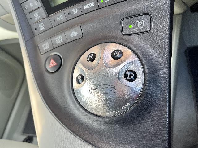 プリウス Ｓ　ＬＥＤエディション　純正ナビ＿バックカメラ＿フルセグＴＶ＿ビルトインＥＴＣ＿ＬＥＤヘッドライト＿フォグライト＿社外１７インチアルミ＿Ｂｌｕｅｔｏｏｔｈ音楽＿禁煙車（16枚目）