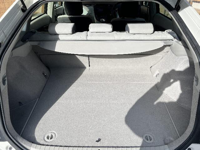 プリウス Ｓ　ＬＥＤエディション　純正ナビ＿バックカメラ＿フルセグＴＶ＿ビルトインＥＴＣ＿ＬＥＤヘッドライト＿フォグライト＿社外１７インチアルミ＿Ｂｌｕｅｔｏｏｔｈ音楽＿禁煙車（18枚目）