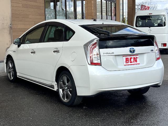 プリウス Ｓツーリングセレクション・マイコーデ　後期型＿レザーシート＿ＬＥＤヘッドライト＿フォグライト＿純正１７インチアルミ＿ビルトインＥＴＣ＿禁煙車（6枚目）