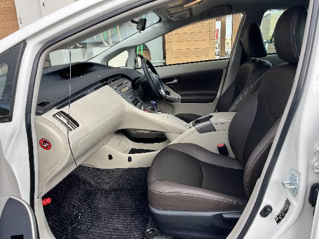 プリウス Ｓツーリングセレクション・マイコーデ　後期型＿レザーシート＿ＬＥＤヘッドライト＿フォグライト＿純正１７インチアルミ＿ビルトインＥＴＣ＿禁煙車（14枚目）