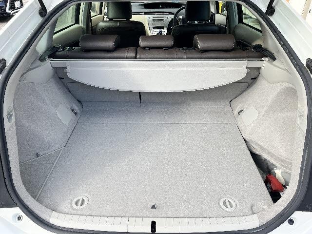 プリウス Ｓツーリングセレクション・マイコーデ　後期型＿レザーシート＿ＬＥＤヘッドライト＿フォグライト＿純正１７インチアルミ＿ビルトインＥＴＣ＿禁煙車（18枚目）