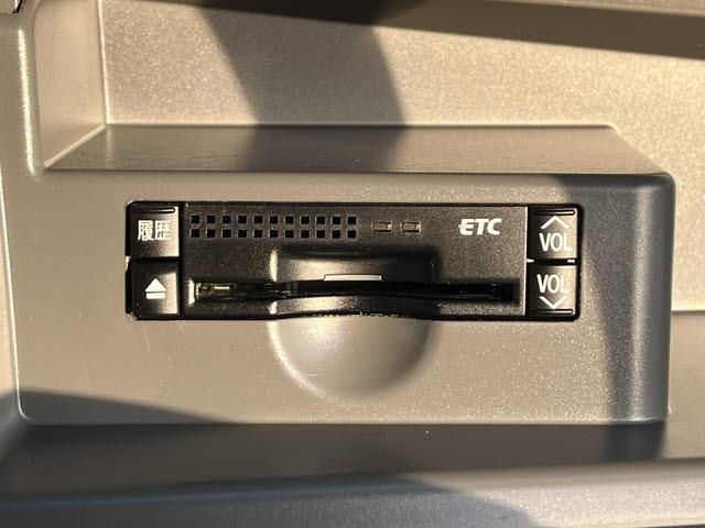 エスティマ アエラス　社外メモリーナビ　フルセグＴＶ　ＤＶＤ再生　バックカメラ　電動格納ミラー　ウインカーミラー　プッシュスタート　キーフリー　ＨＩＤヘッドライト　ステアリモコン　オートライト　ＥＴＣ　フリップダウンモニタ（19枚目）