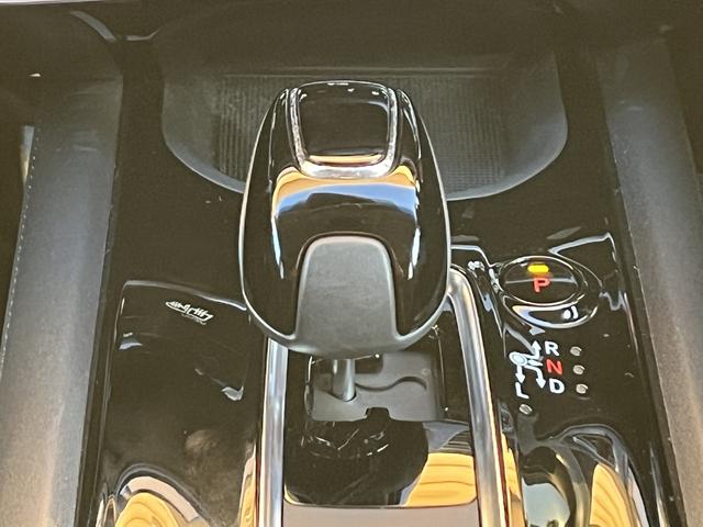 ヴェゼル ハイブリッドＺ・ホンダセンシング　ホンダセンシング　純正ＳＤナビ　フルセグＴＶ　バックカメラ　Ｂｌｕｅｔｏｏｔｈ　純正アルミホイール　キーフリー　クルーズコントロール　純正アルミホイール　ＬＥＤヘッドライト　シートヒーター（17枚目）